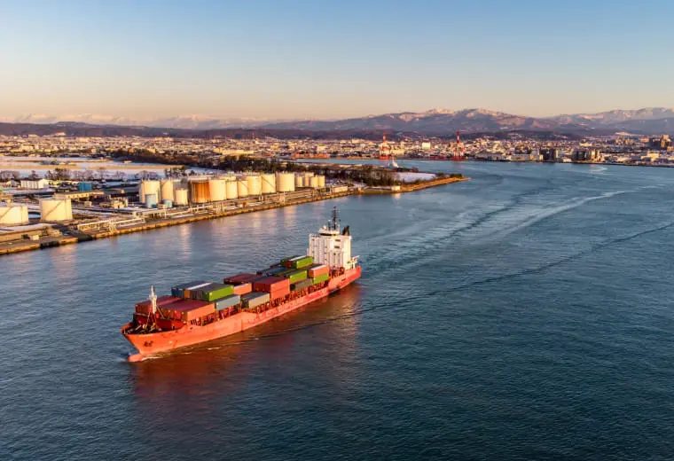 輸出している船のイメージ