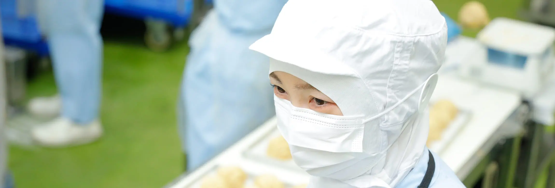 品質チェックを行うスタッフ